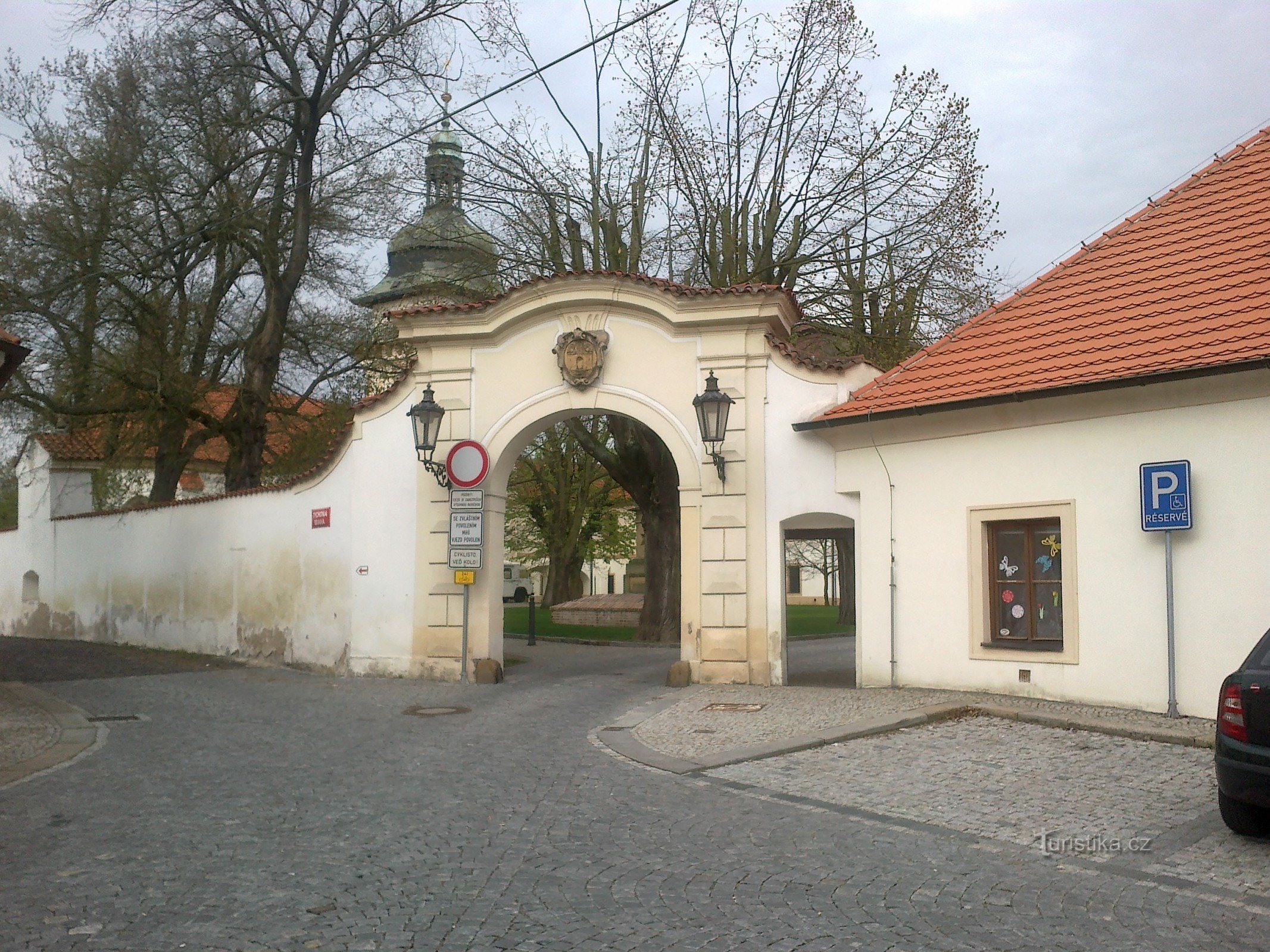 Entrée du jardin du château