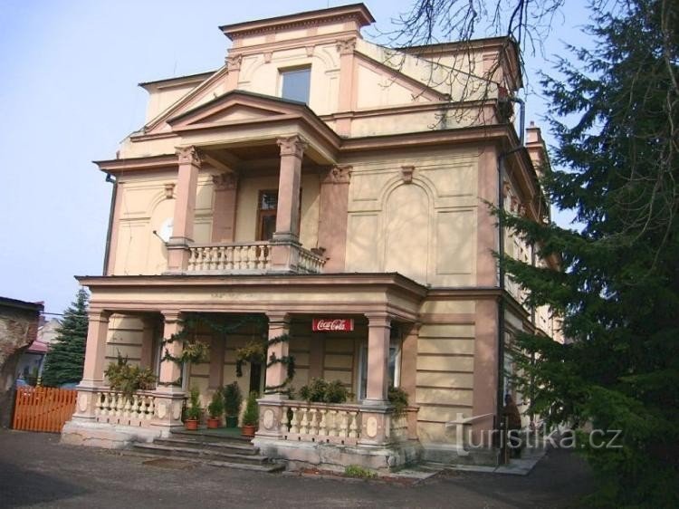 Entrada al castillo, ahora un restaurante