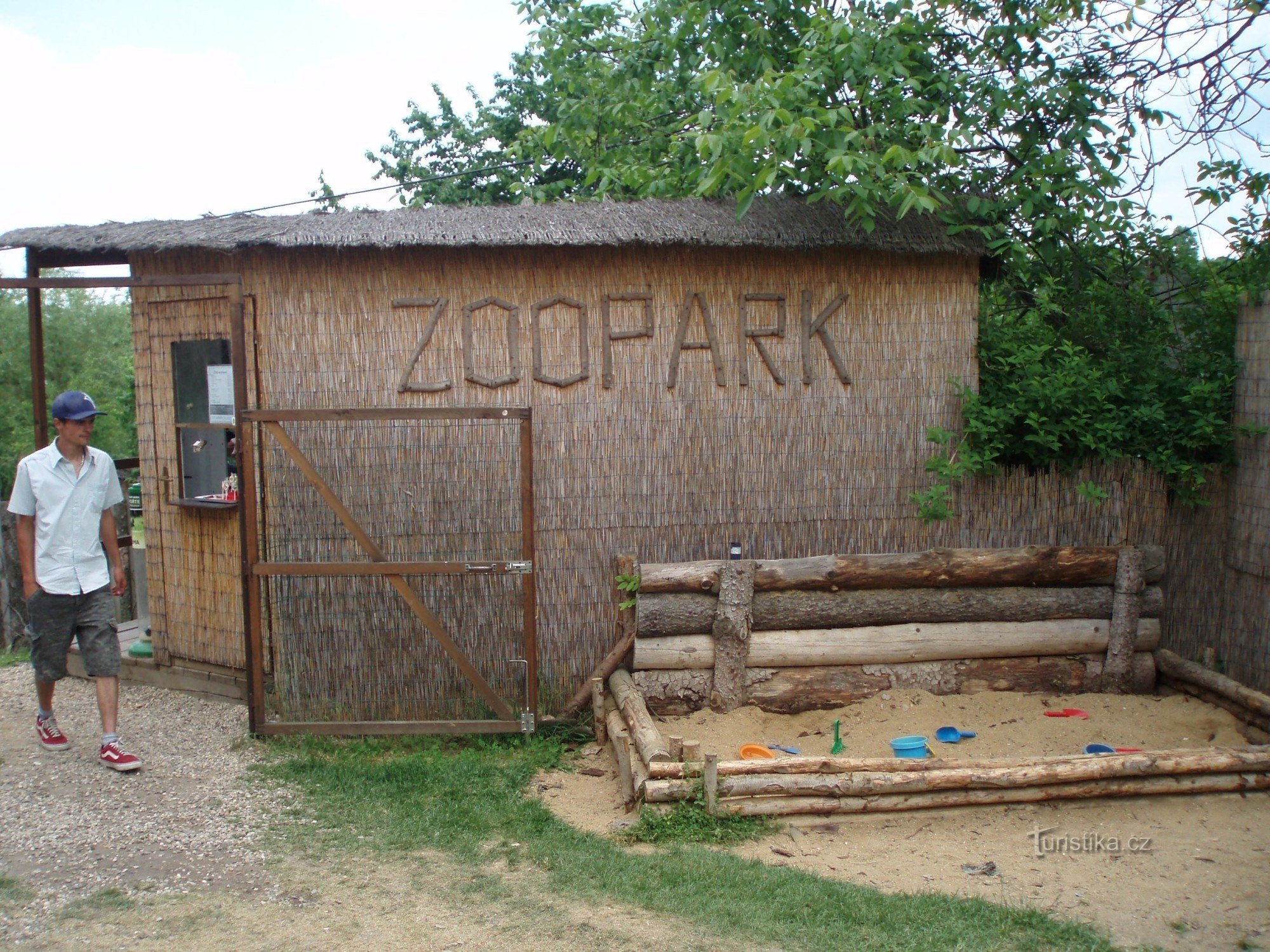 Wejście do ogrodu zoologicznego