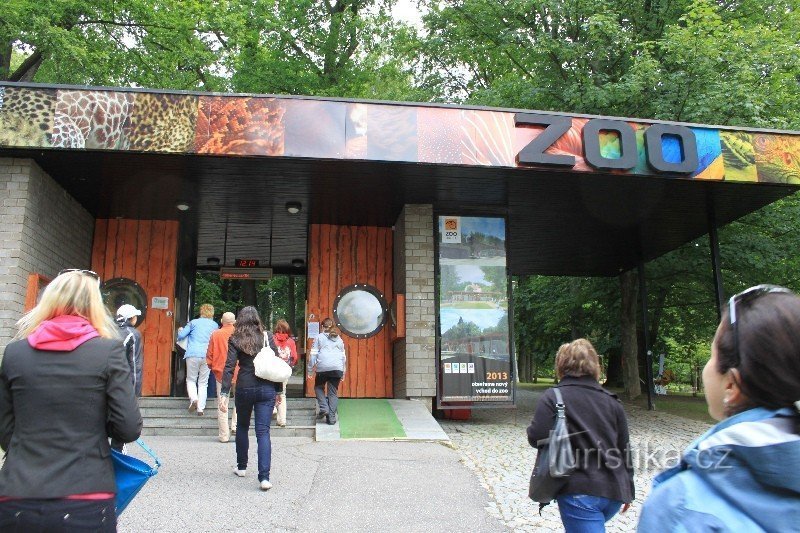 entrance to the zoo