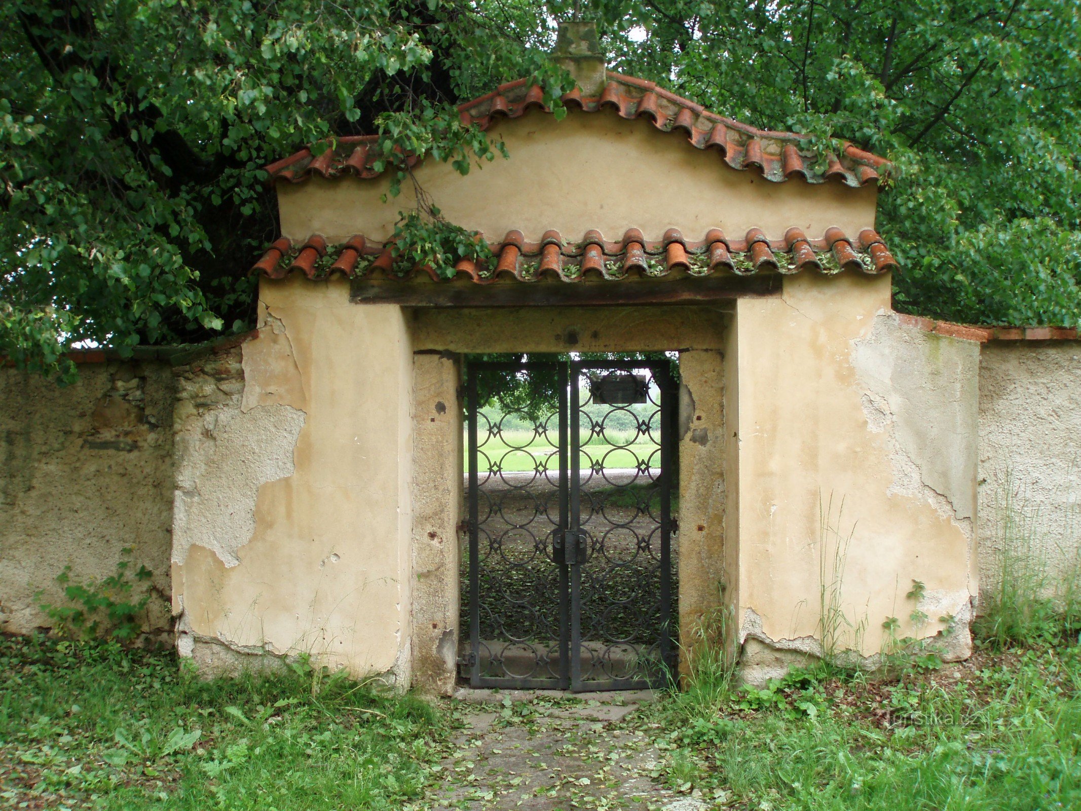 Entrance to the cemetery