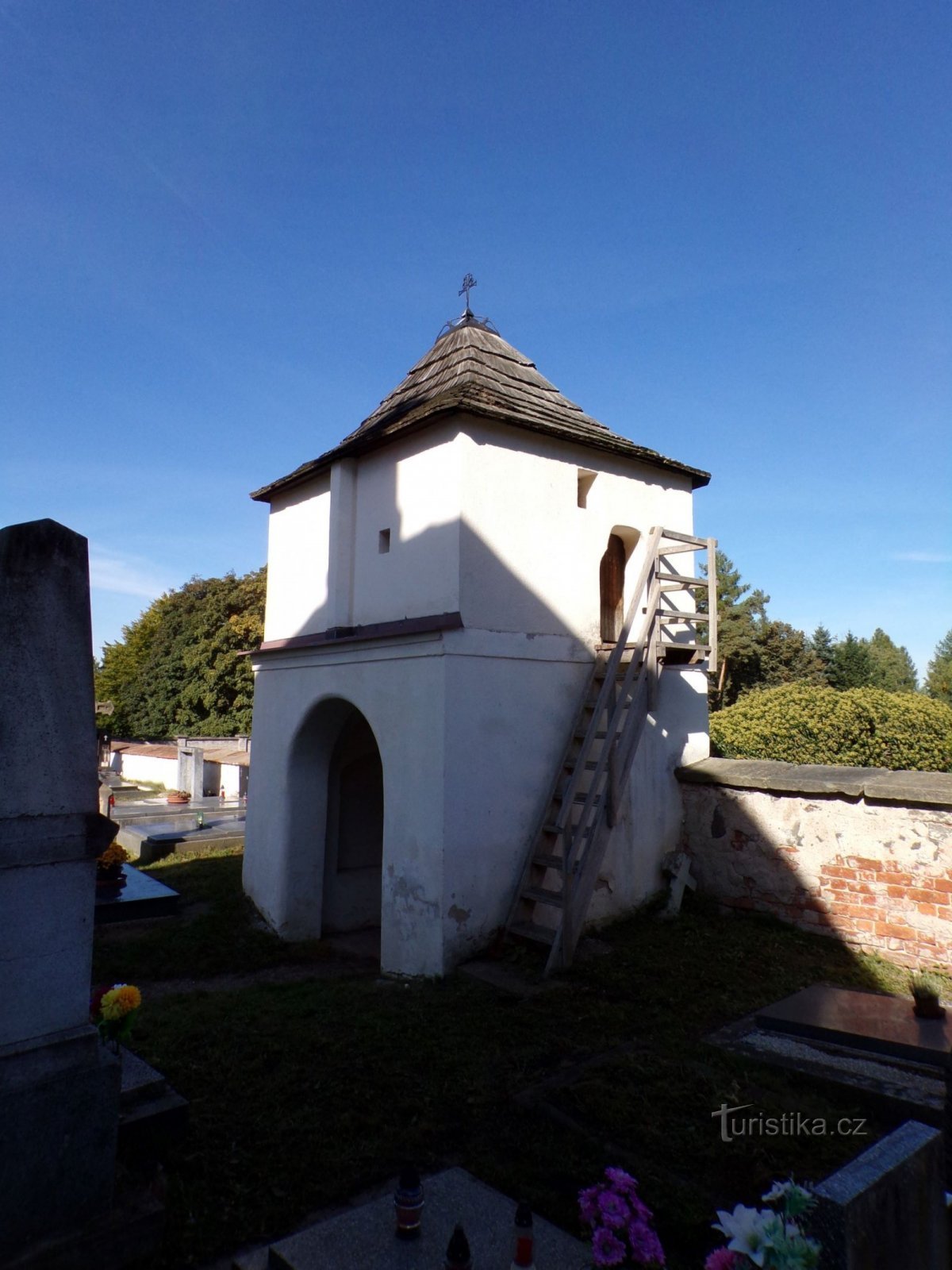 A temető bejárata a Szt. temetőkápolnánál. Jiří (Lázně Bohdaneč, 2.10.2021. október XNUMX.)