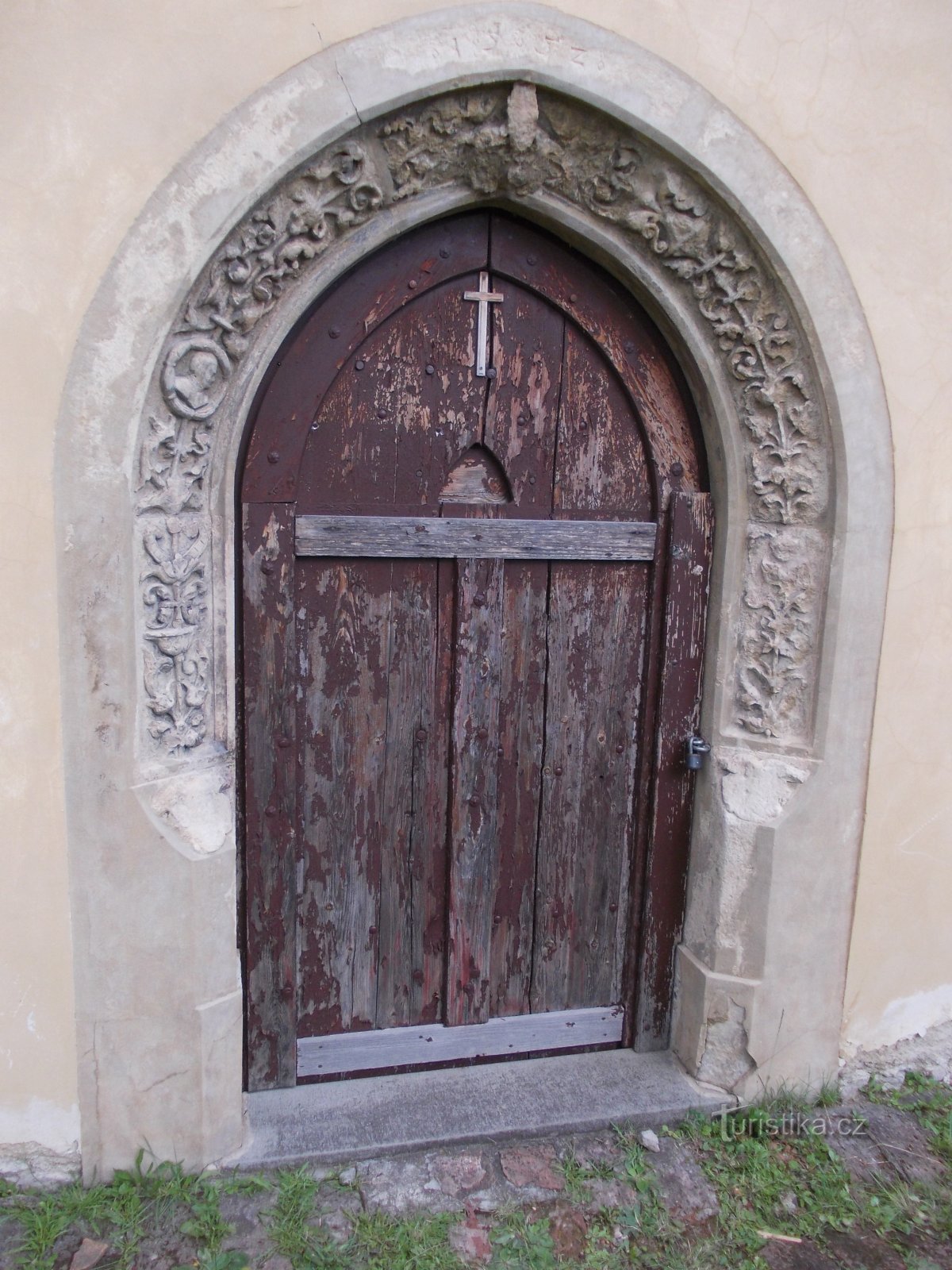 entrada com portal em arco
