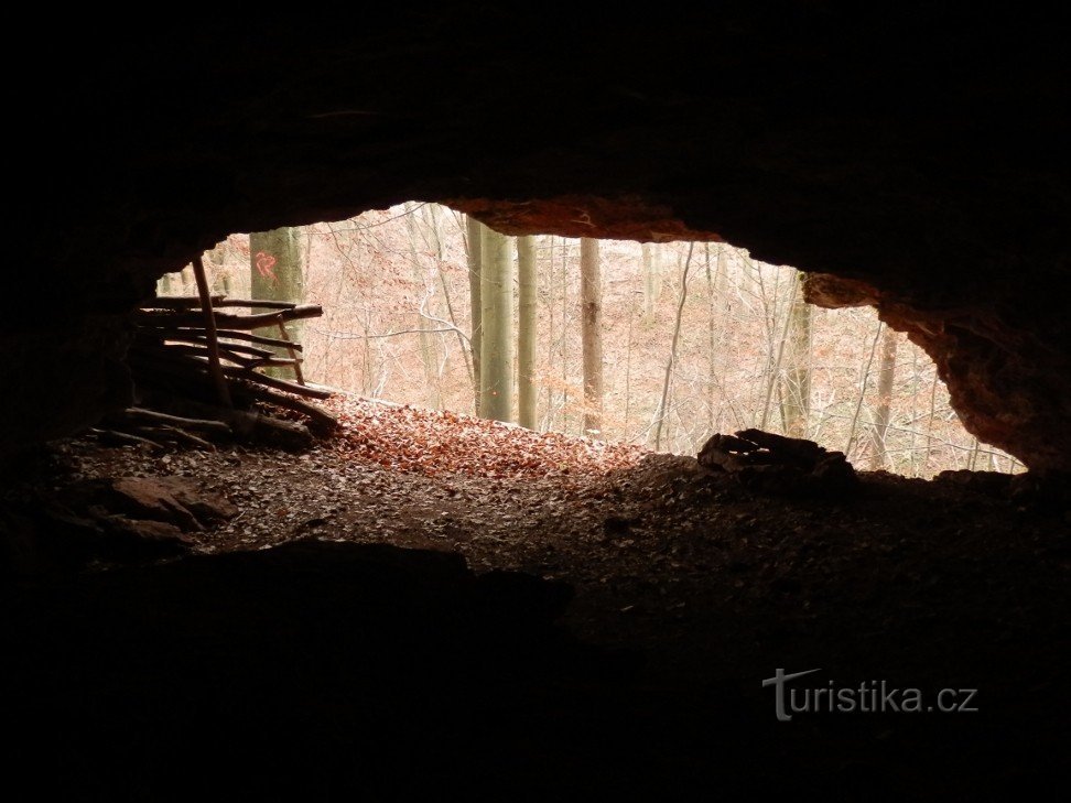 Na Grande Caverna do Inferno