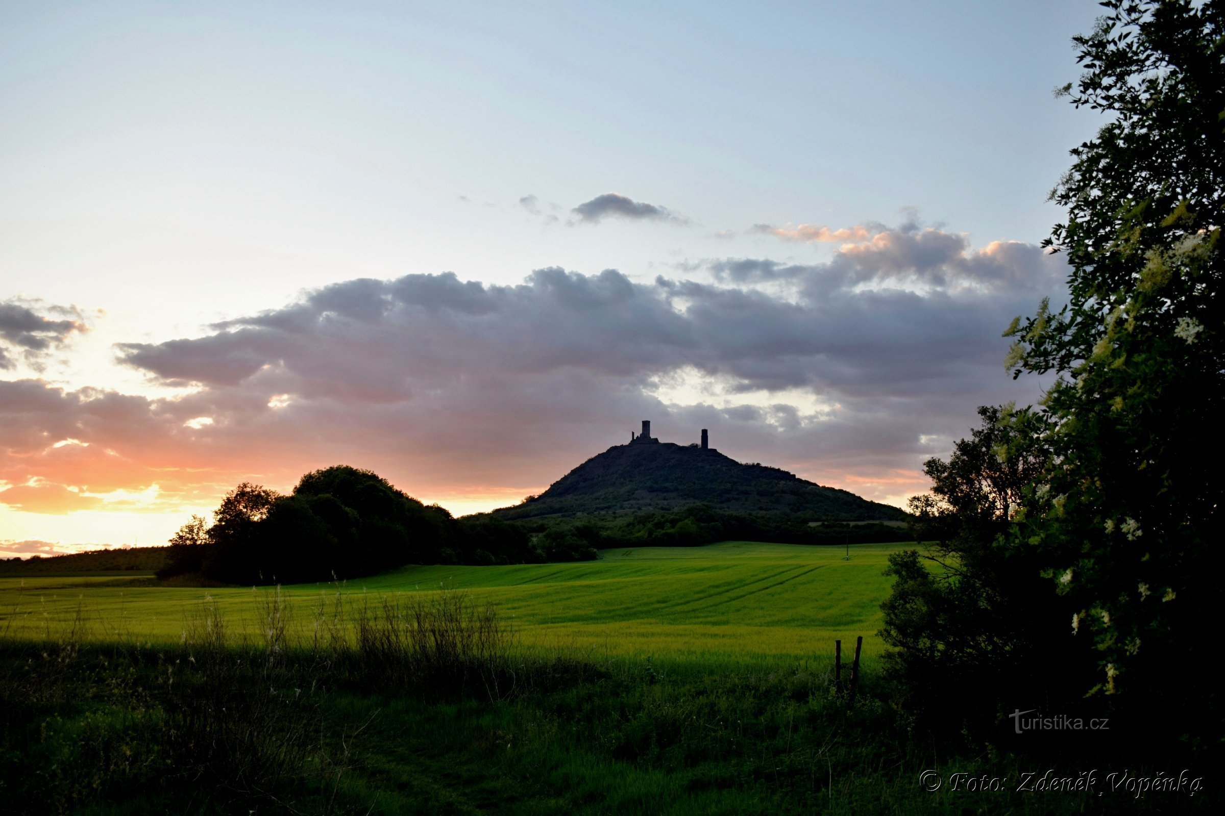 Abend in der Nähe von Hazmburk.