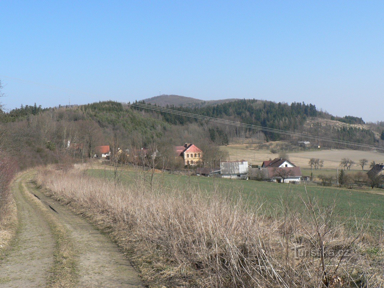 Veckovice, pogled s juga s Velká Doubrava u pozadini