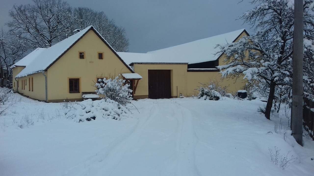 冬のヴェジボルの農場