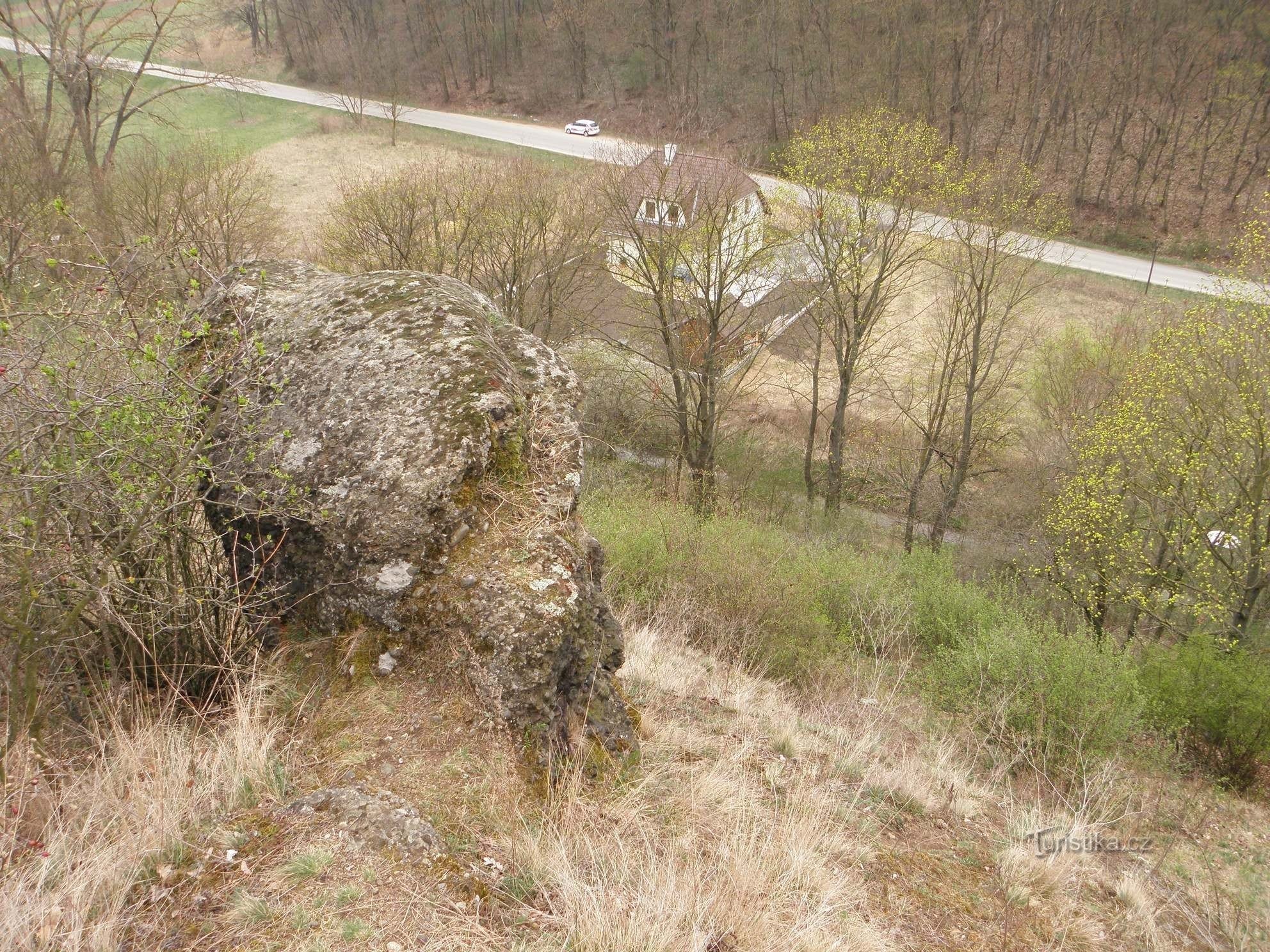 Velatica conglomerate slope - rock outcrop - 6.4.2012 April XNUMX