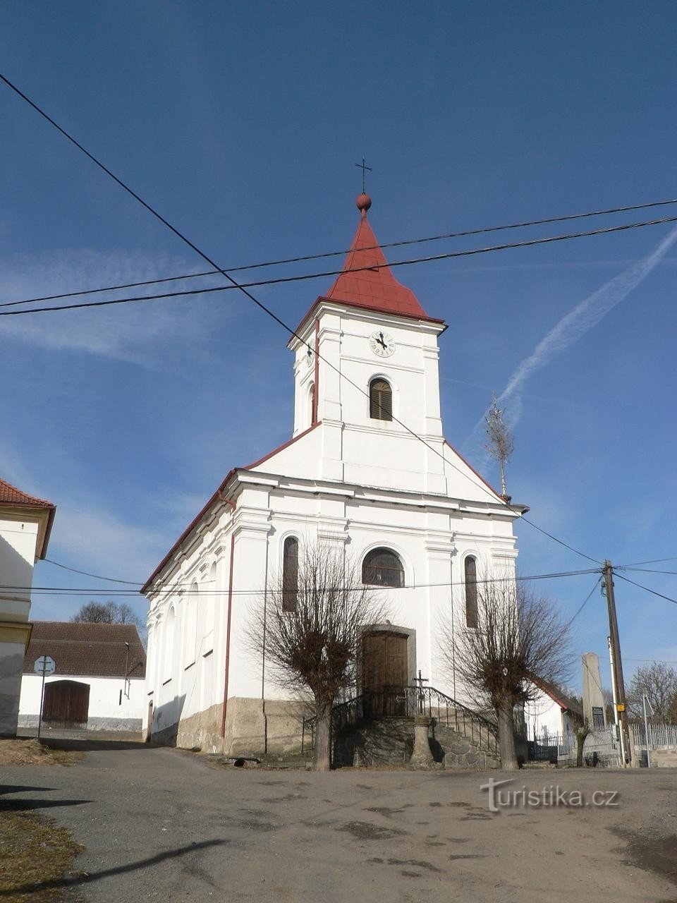 Velenovy, front kościoła