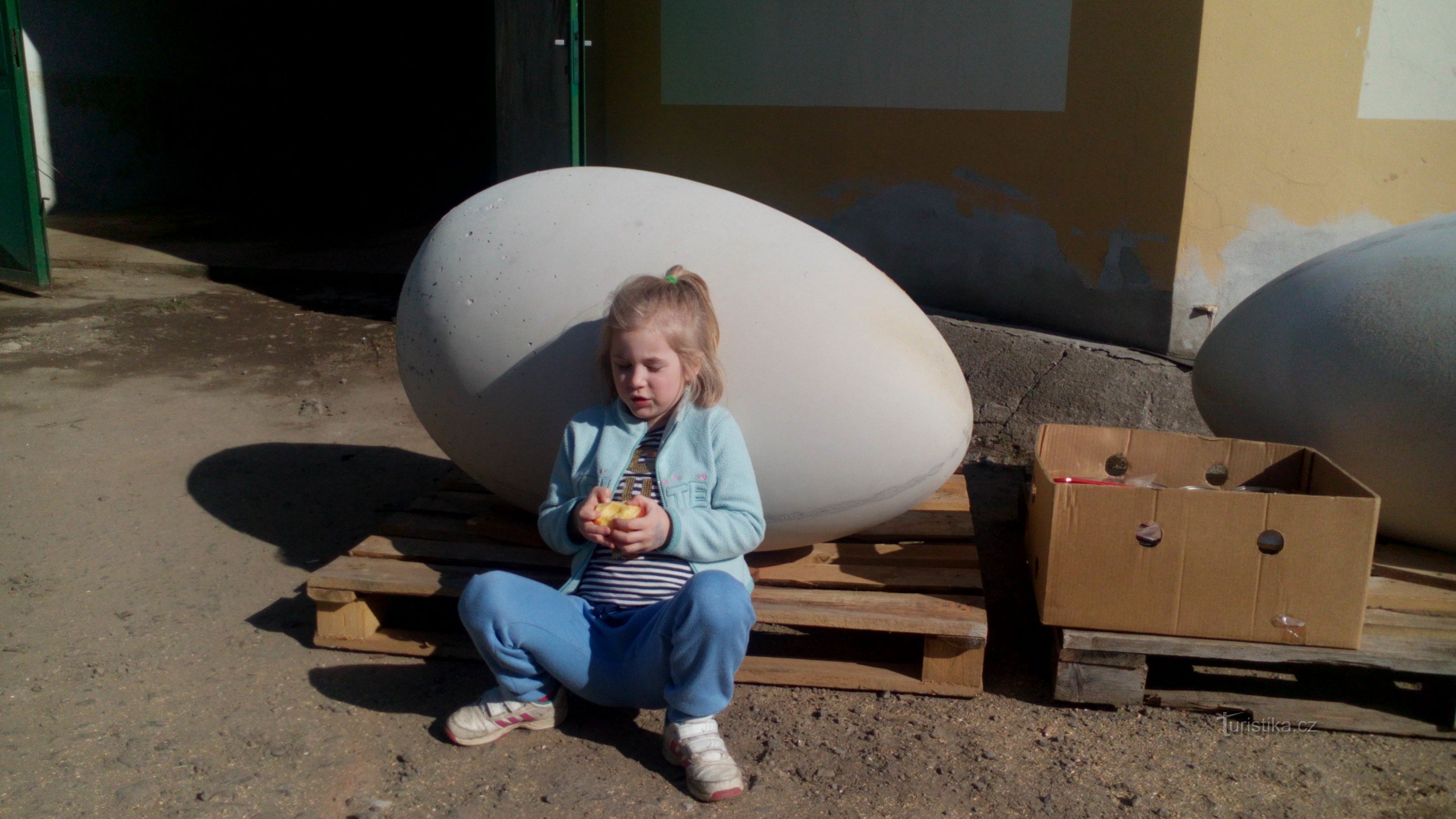 Easter in Hluboká will once again offer unique giant Easter eggs this year