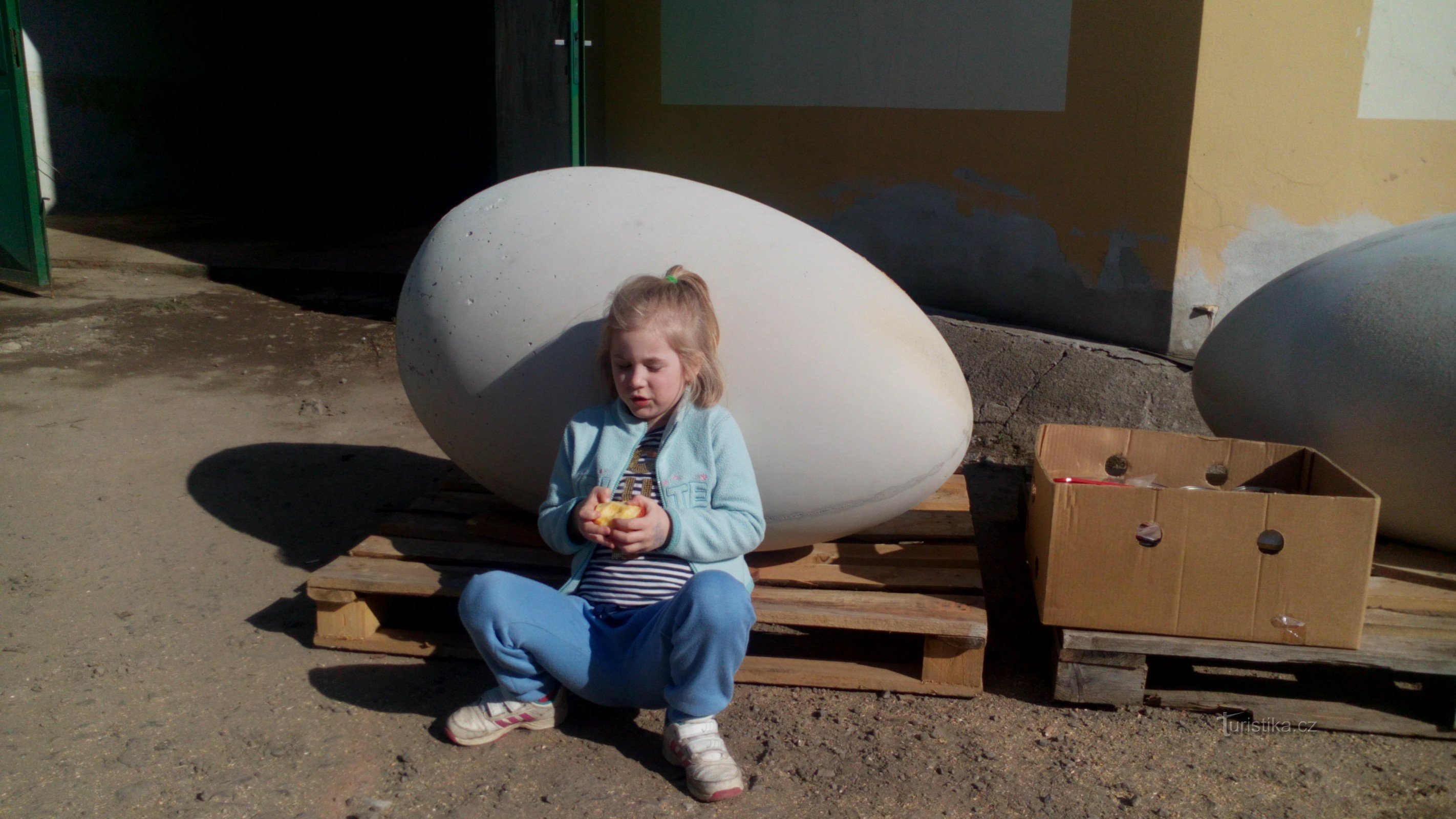 Ostern in Hluboká bietet auch dieses Jahr wieder einzigartige Riesen-Ostereier