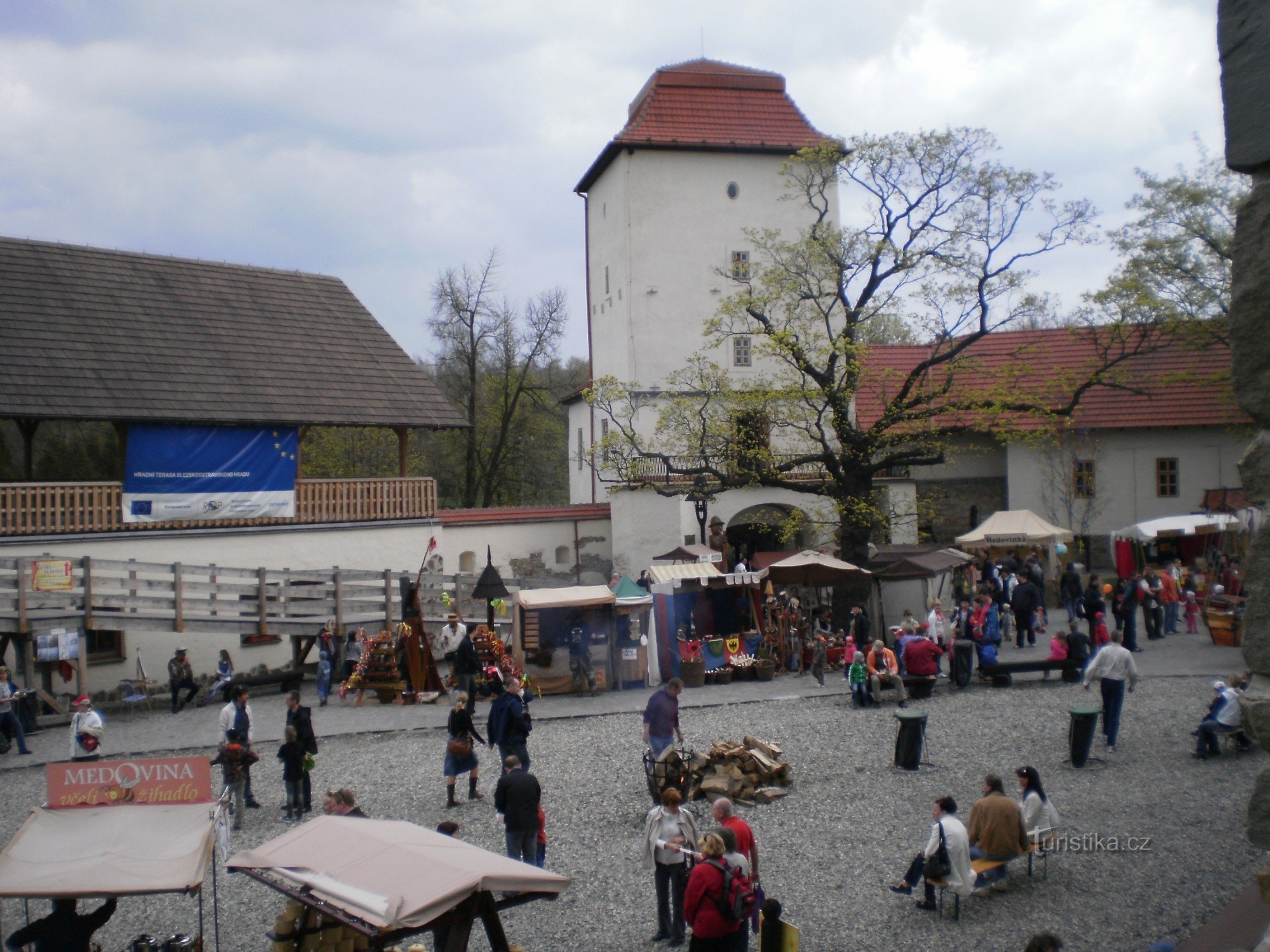 Lễ Phục sinh tại Lâu đài Silesian Ostrava (c) Titian