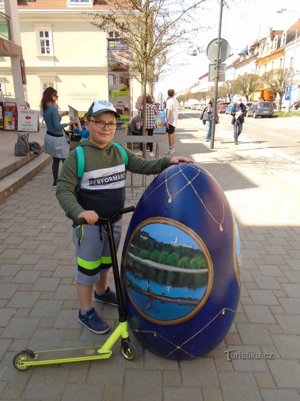 PASQUA HLUKBÁ NAD VLTAVA