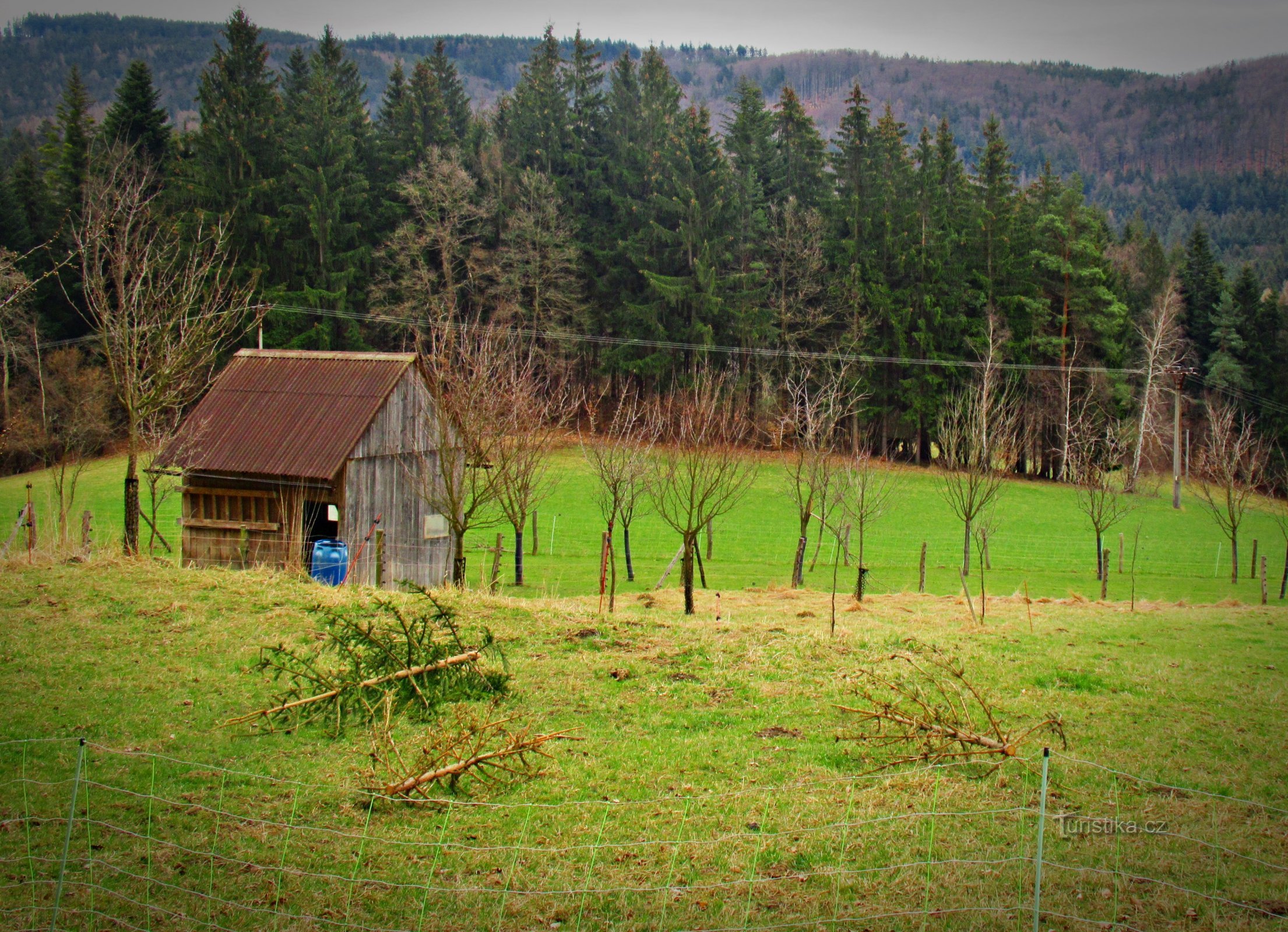 Paaswandeling in het dorp Držková bij Zlín