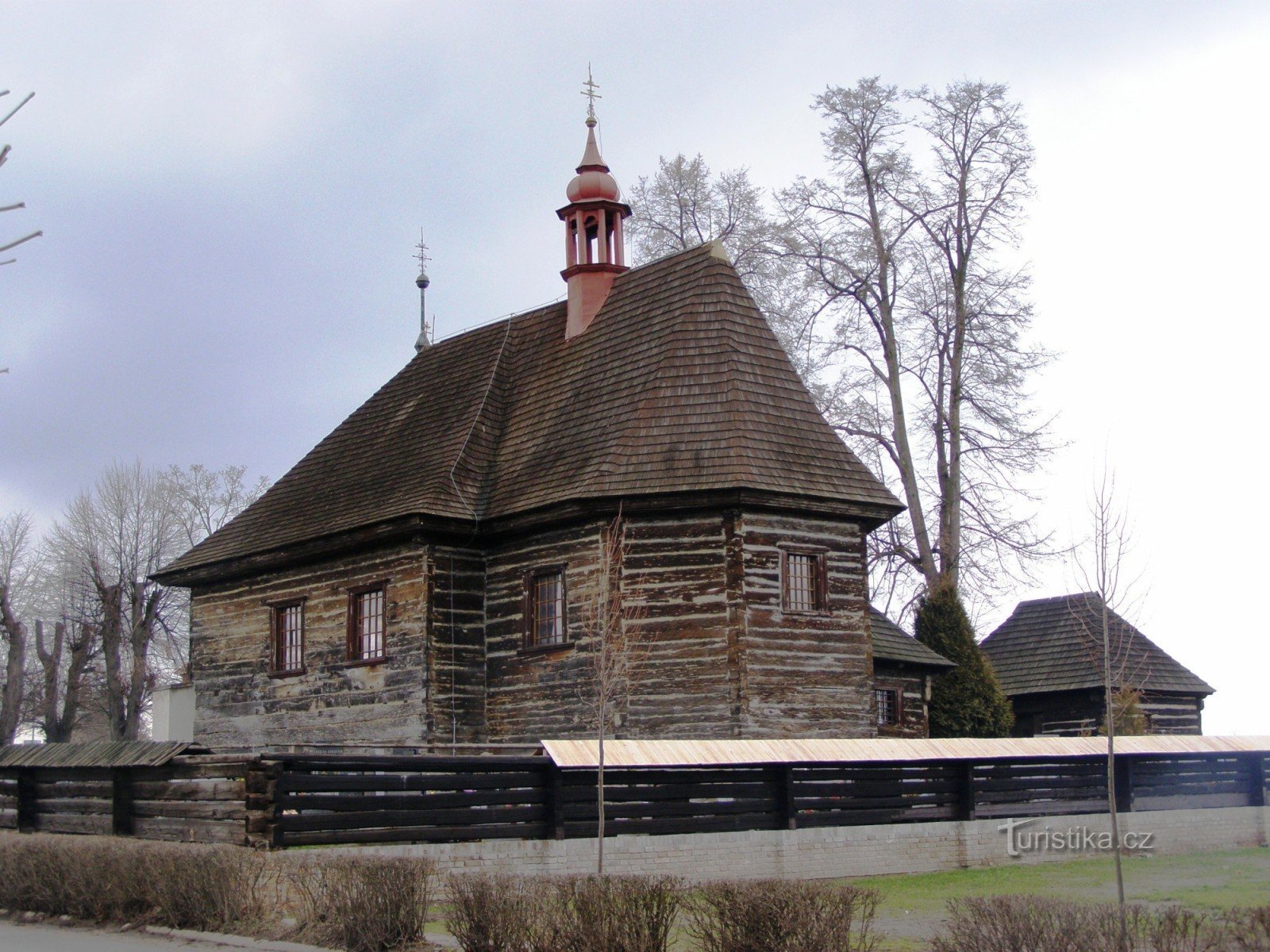 Veliny – église en bois de St. Nicolas