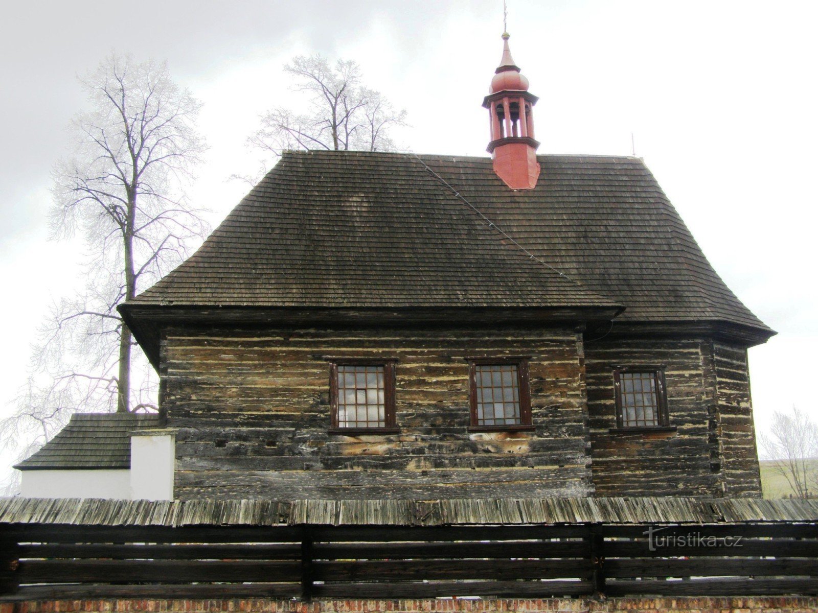 Veliny – drewniany kościół św. Mikołaj