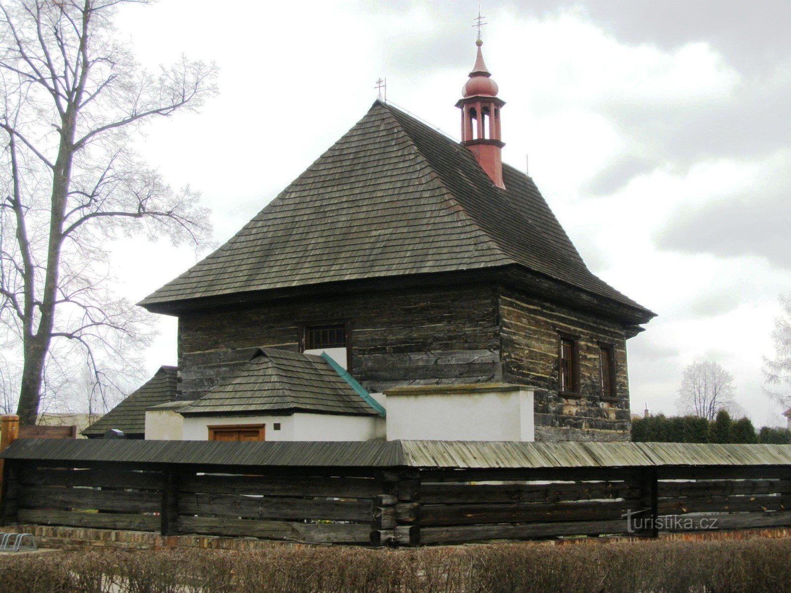 Veliny – igreja de madeira de St. Nicolau