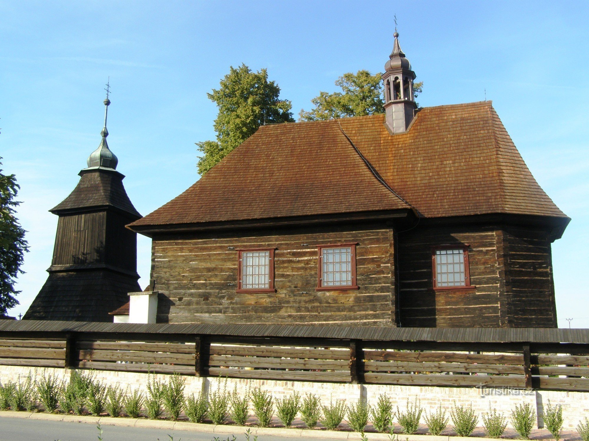 Veliny - iglesia de madera de St. Nicolás