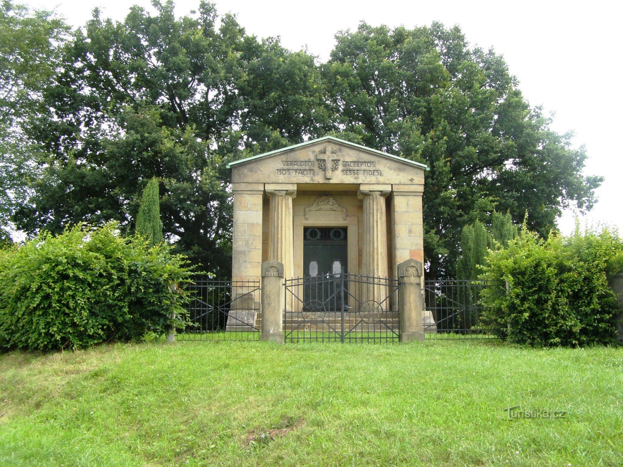 Veliš - mausoleum för familjen Schlik