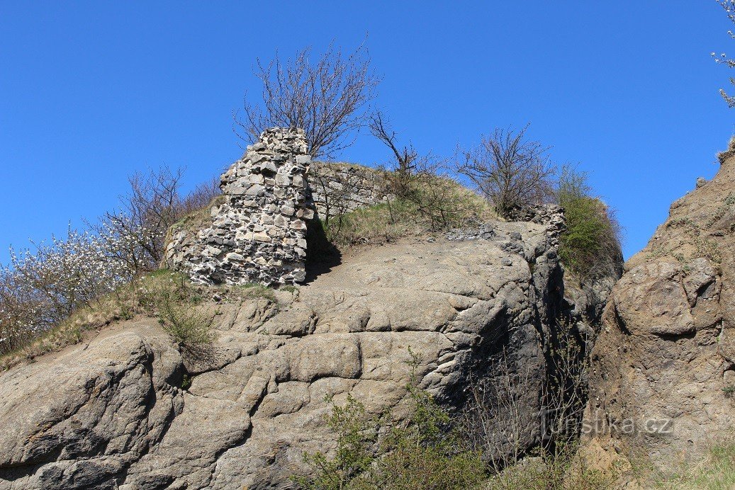 Velis, a kastély torzója