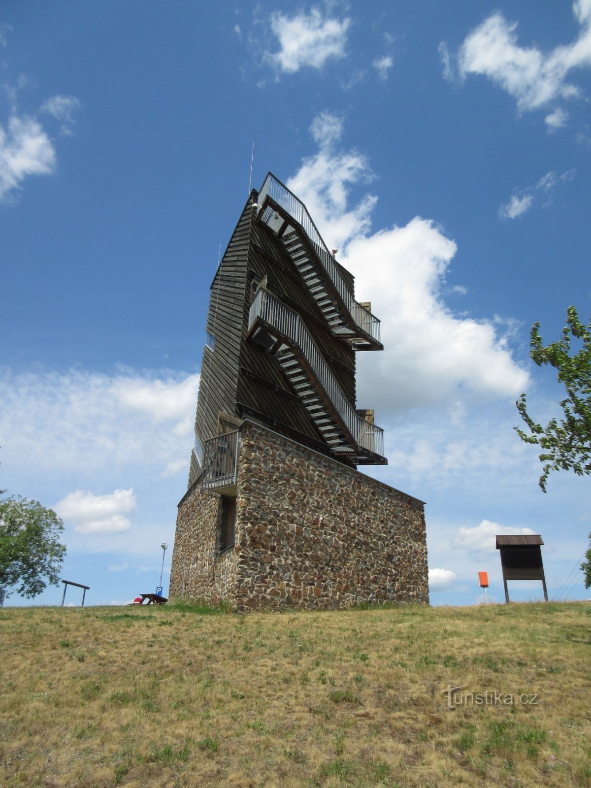 Velká Buková – vila e torre de vigia