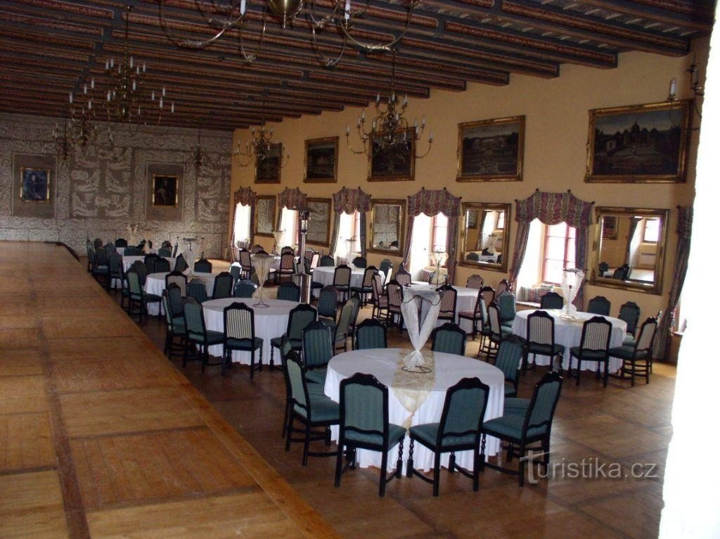 grande sala de jantar no Castelo de Mělník
