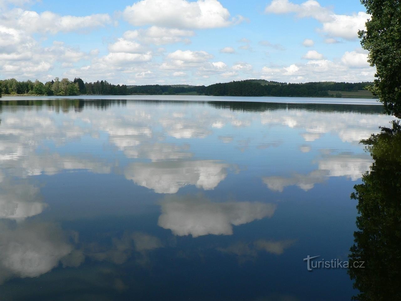 Великий арбалет, плаваючі хмари