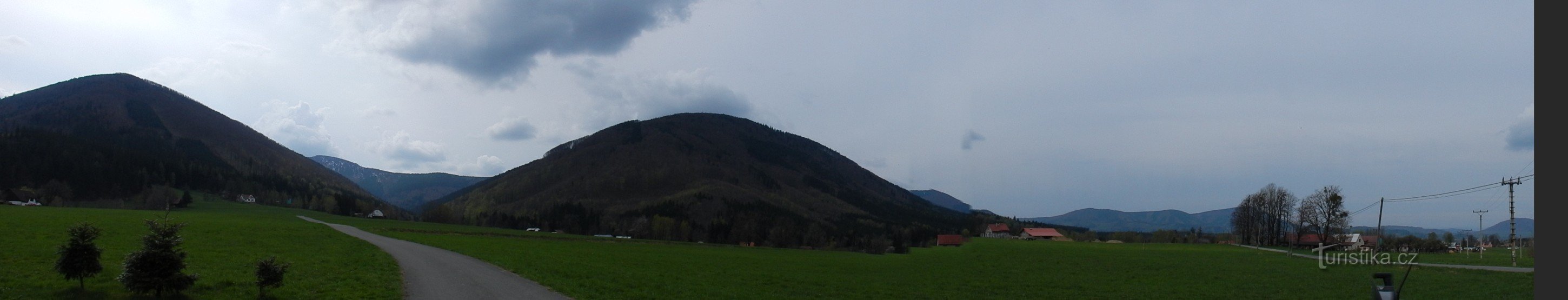 Velká Stolová 1046 m acima do nível do mar e Nořičí hora 1047 m acima do nível do mar de Maralák