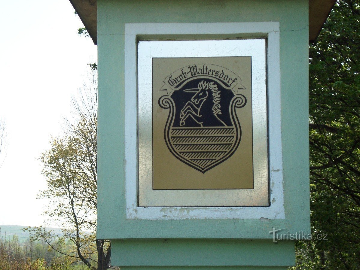 Velká Střelná-monumentul comunității-placă comemorativă-emblema comunității-Foto: Ulrych Mir.