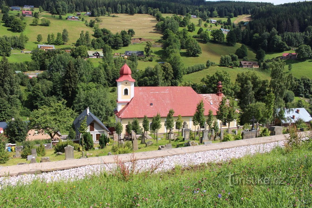 Velká Úpa, den heliga treenighetens kyrka, utsikt från söder