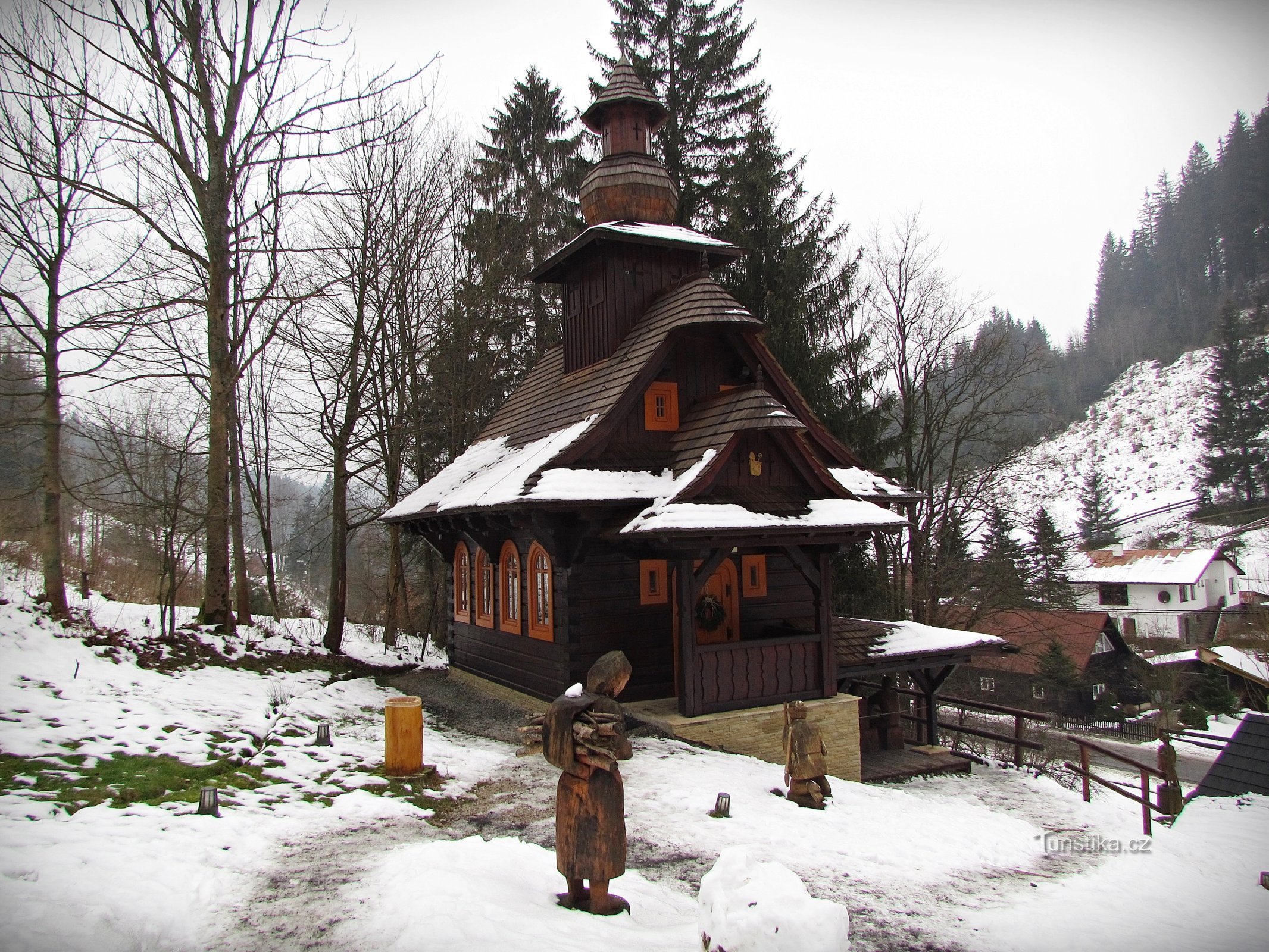 Velké Karlovice - Kapelle St. Hubertus und Lebensbaum II