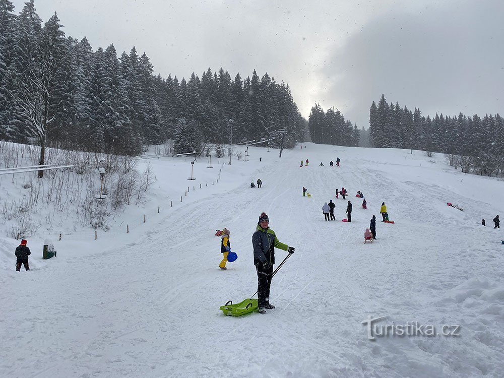 Velké Karlovice lädt zum Wintervergnügen auch ohne Abfahrt ein, Dutzende davon sind präpariert