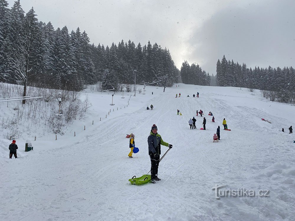 Velké Karlovice 即使没有高山滑雪也能享受冬季乐趣，其中数十人已被修饰