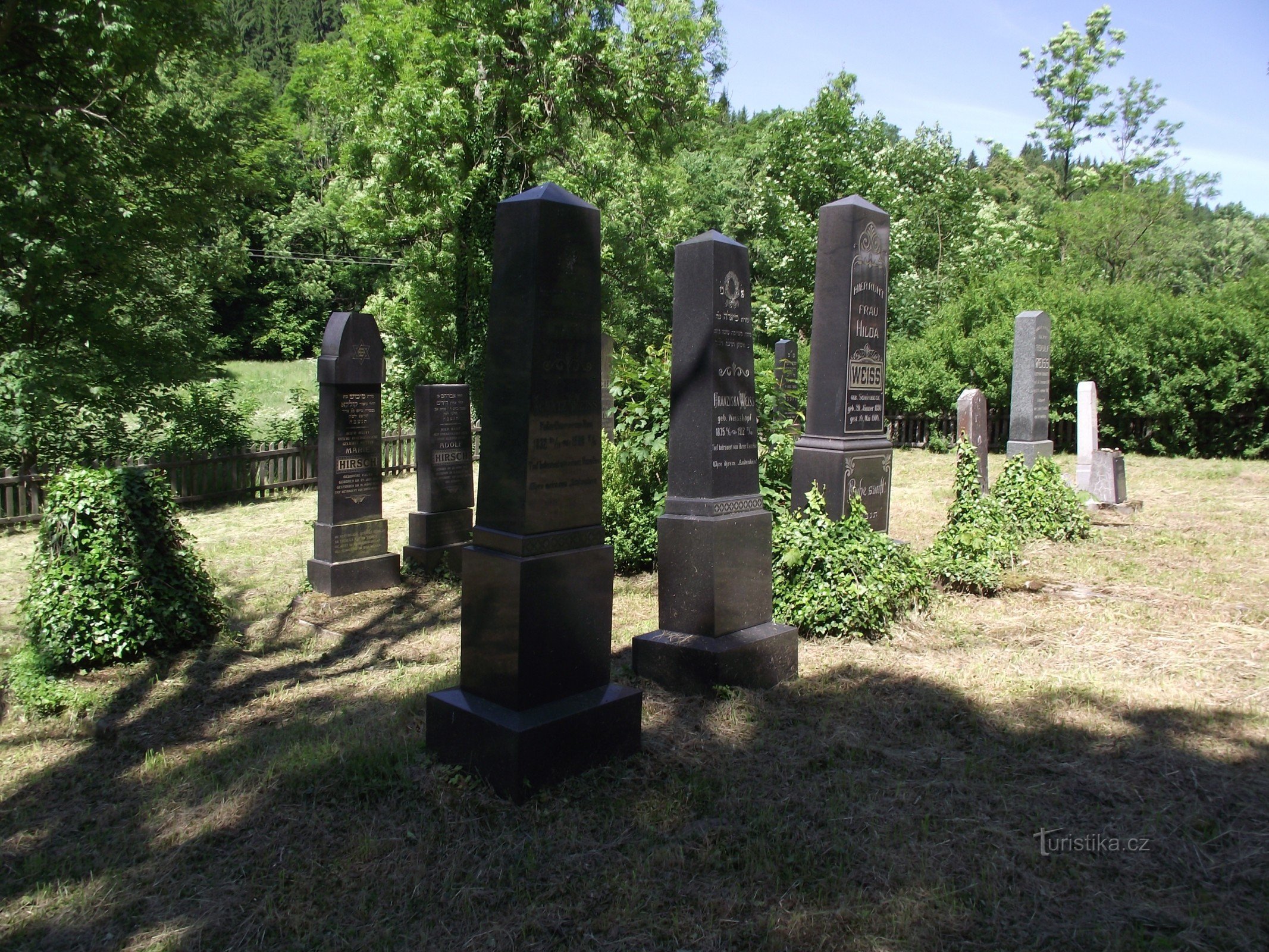 Velké Karlovice – cimitirul evreiesc