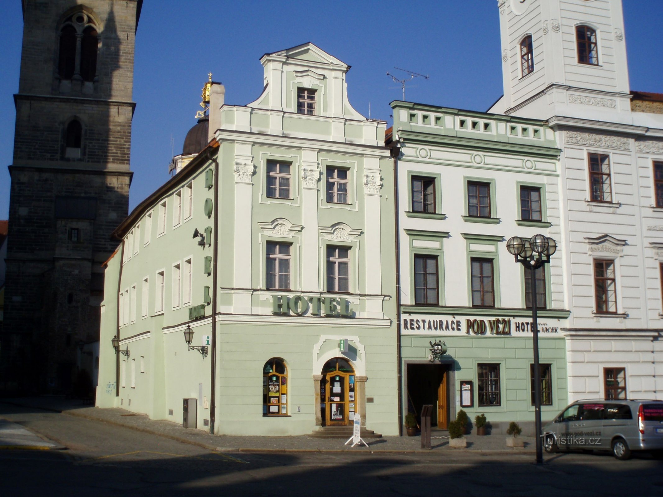 Velké náměstí čp. 166-165 (Hradec Králové, 25.2.2011)