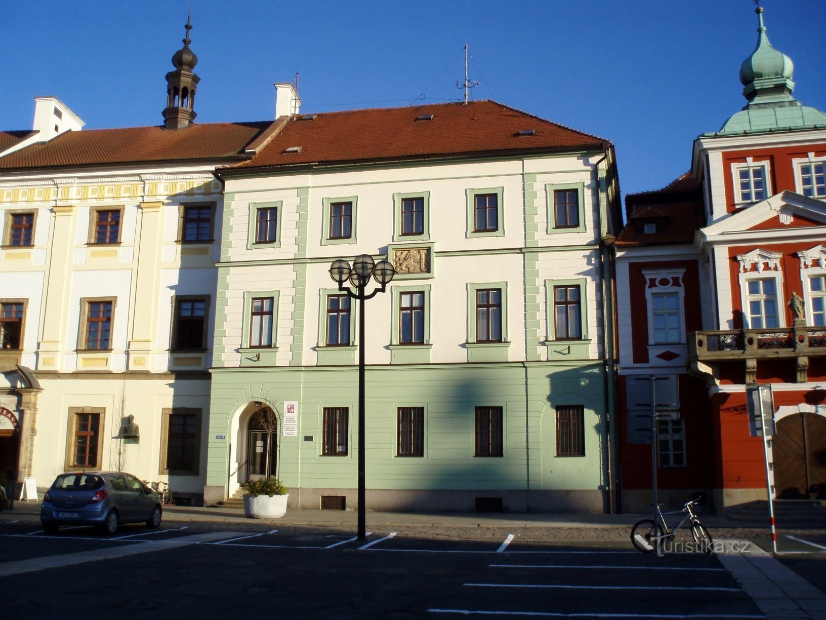 Velké náměstí No. 33 (Hradec Králové, 25.4.2012. lokakuuta XNUMX)