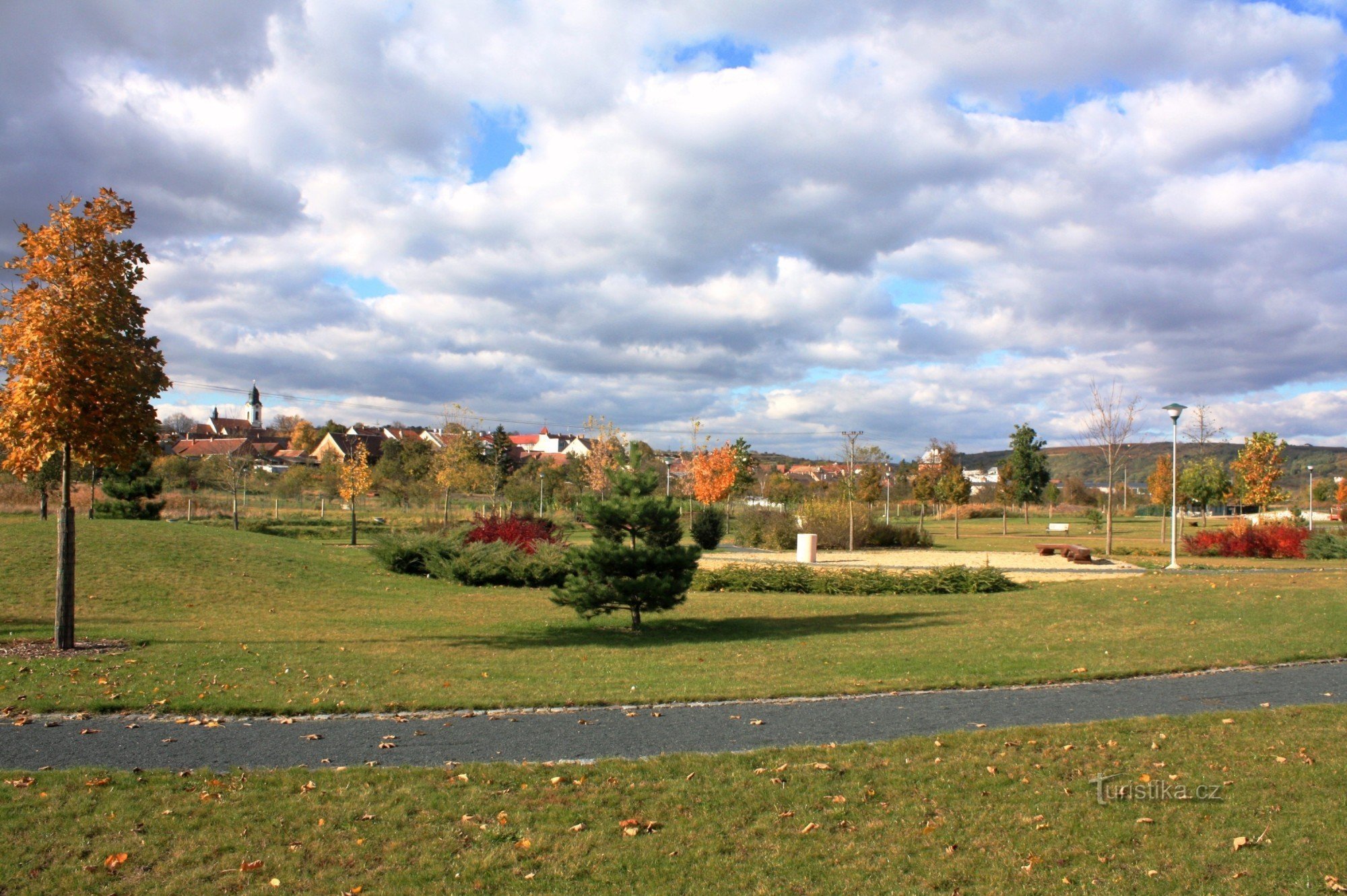 Velké Pavlovice - park a vasútállomás közelében