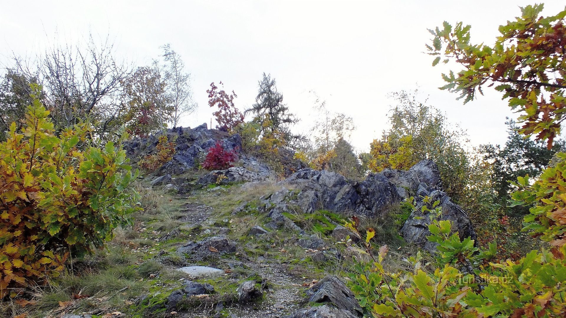 Velké Přilepy, Kreuz auf Kamýcká skále