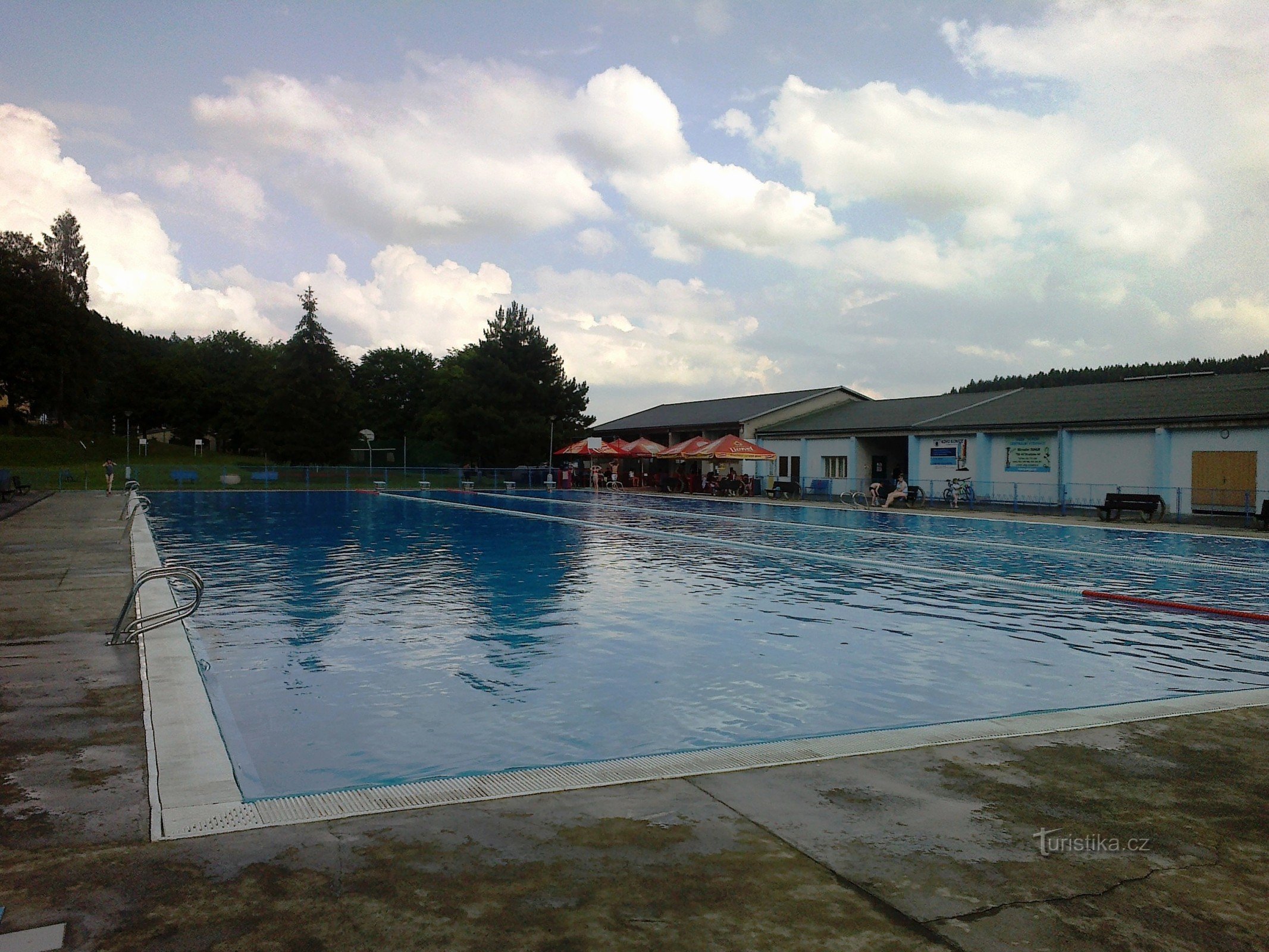 大型游泳池 I