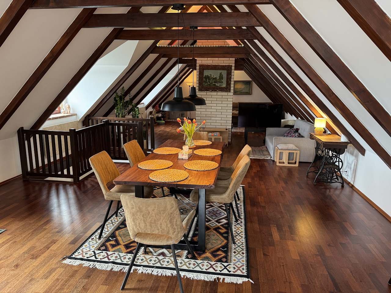 Velky jídelní stul