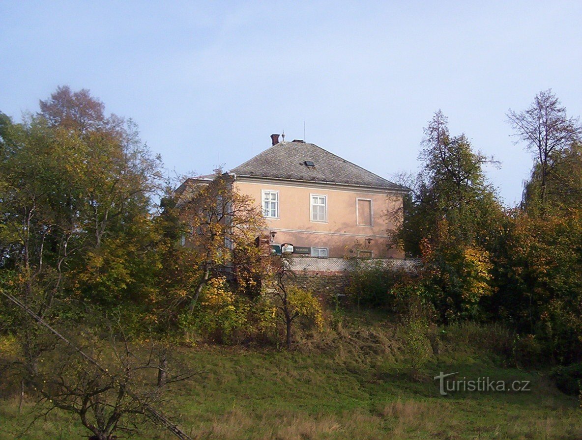 Velký Týnec-dvorac-restoran iz Chaloupeka-Foto: Ulrych Mir.