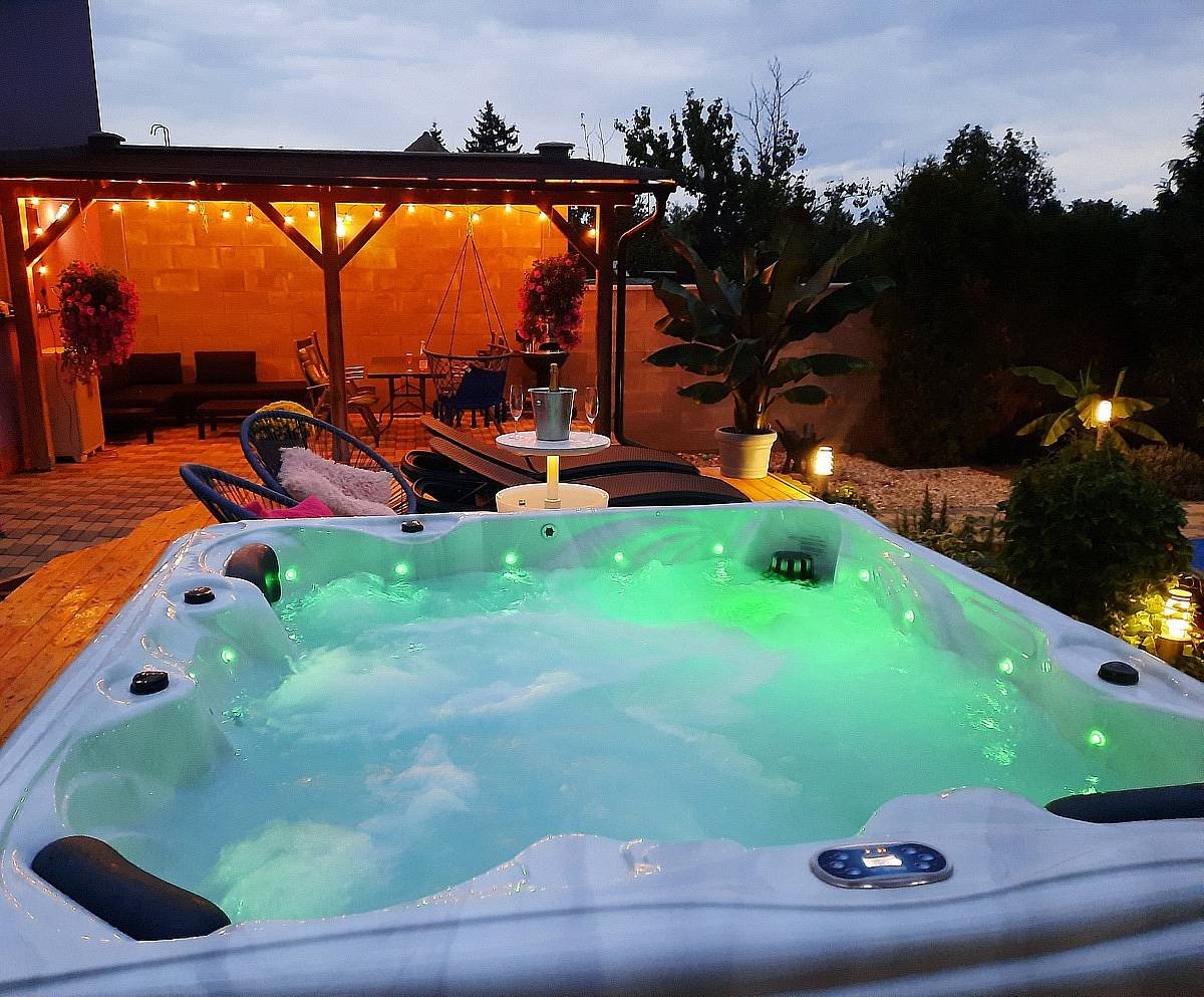 outdoor year-round hot tub