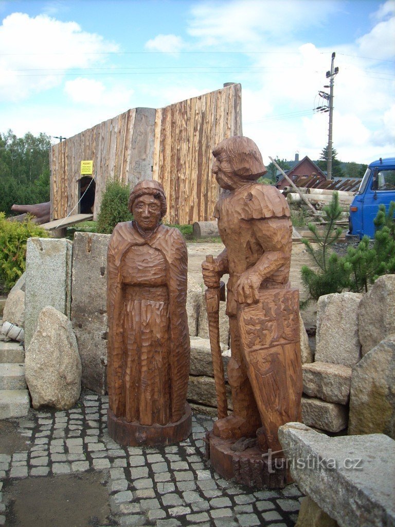venkovní galerie dřevěných soch Doubice