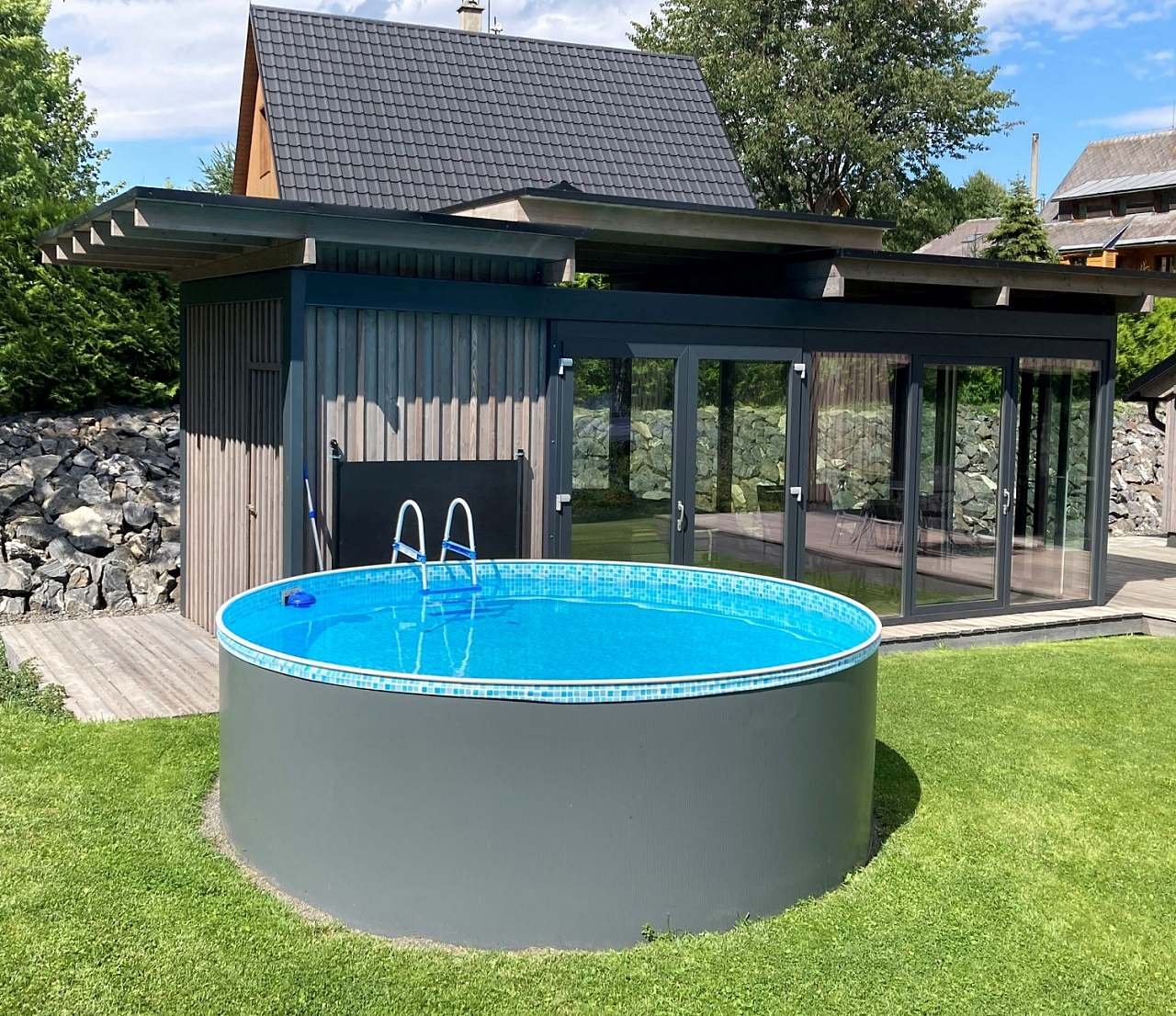 Venkovní nadzemní bazén