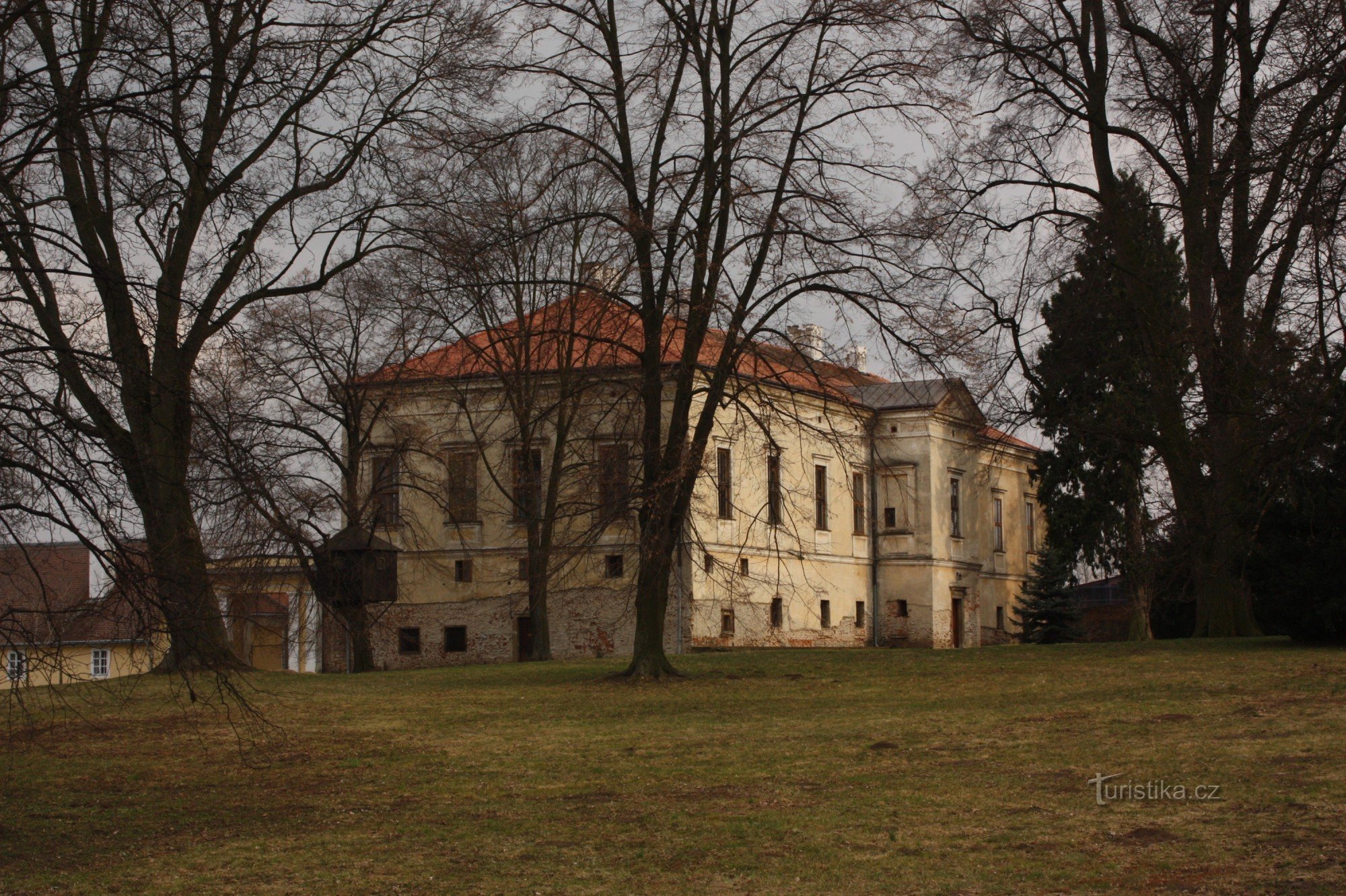 Originalmente uma residência rural barroca de 1707 a 1709 em Brodek perto de Prostějov