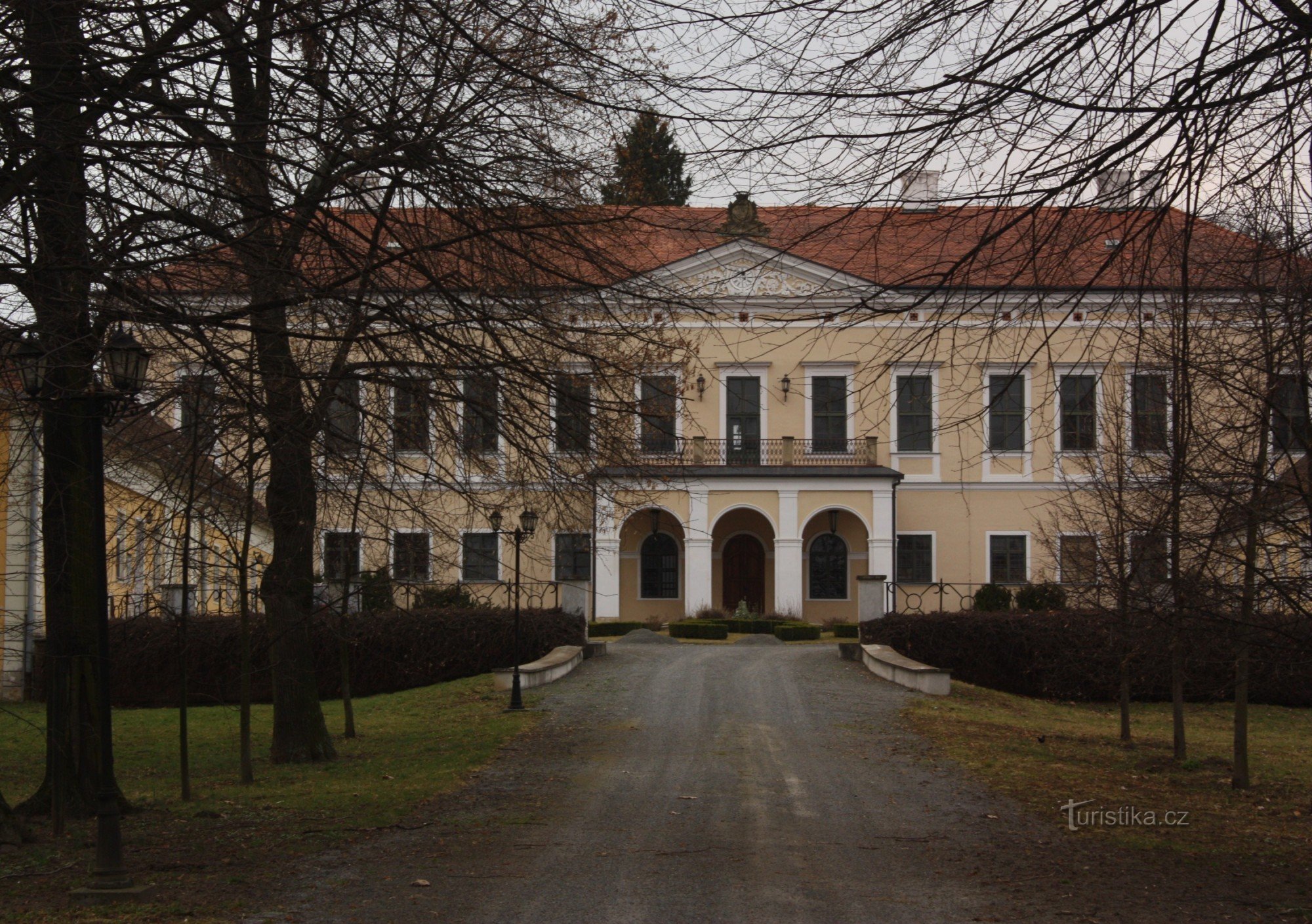 Originalmente uma residência rural barroca de 1707 a 1709 em Brodek perto de Prostějov