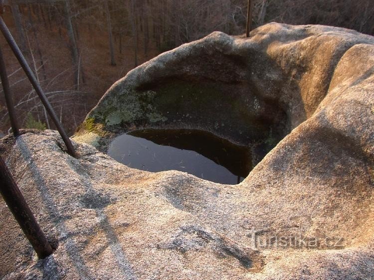 ヴィーナス ボウル: ヴィーナス ボウルの名前は、これらの岩層に由来します。