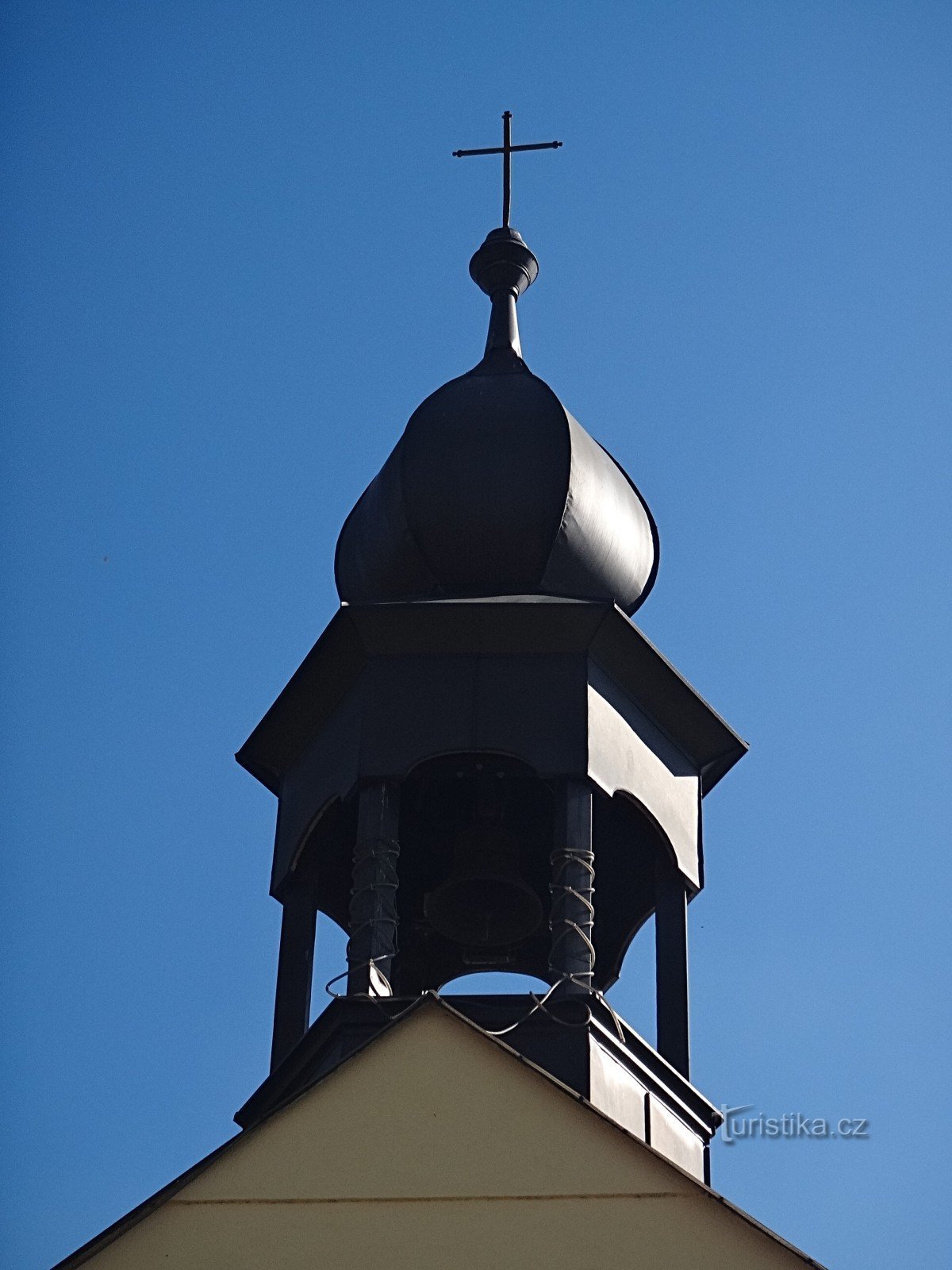礼拝堂の塔にあるヴェルニョヴィツェの鐘楼