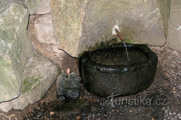 Studnia Verunča na południowym zboczu Vlčí hora