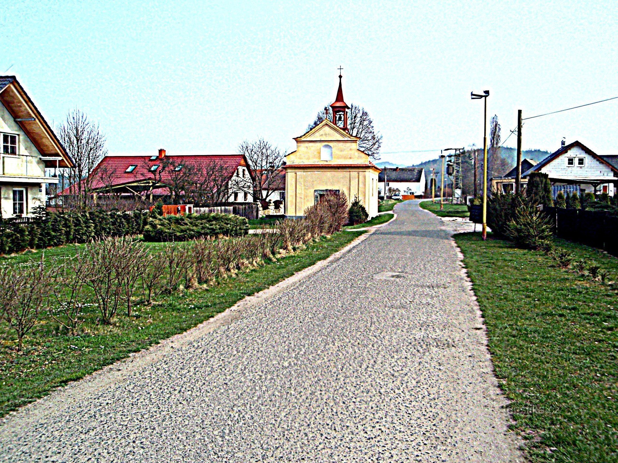 Village avec la chapelle de la Sainte Trinité